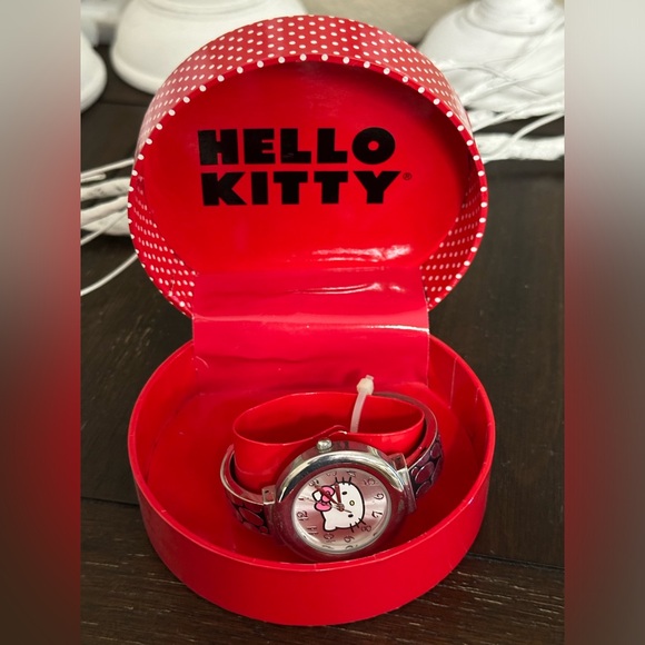 Vintage Hello Kitty Watch - Picture 8 of 10